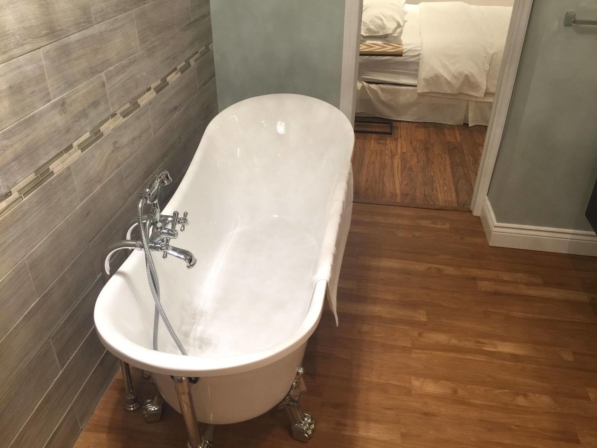 Grey Rose Suites Hanover Экстерьер фото